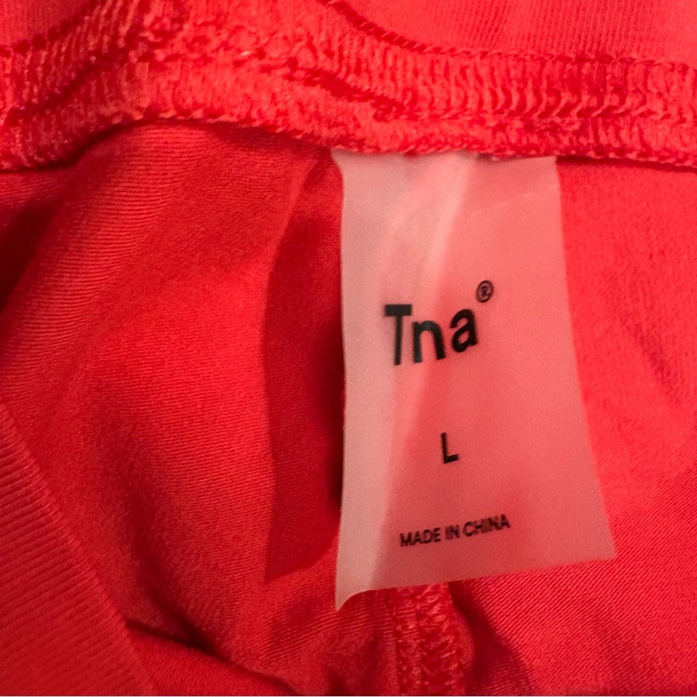 TNA Aritzia Atmosphere Hibiscus Red High Waist 7/8 Legging Size Large NWT - Picture 6 of 8